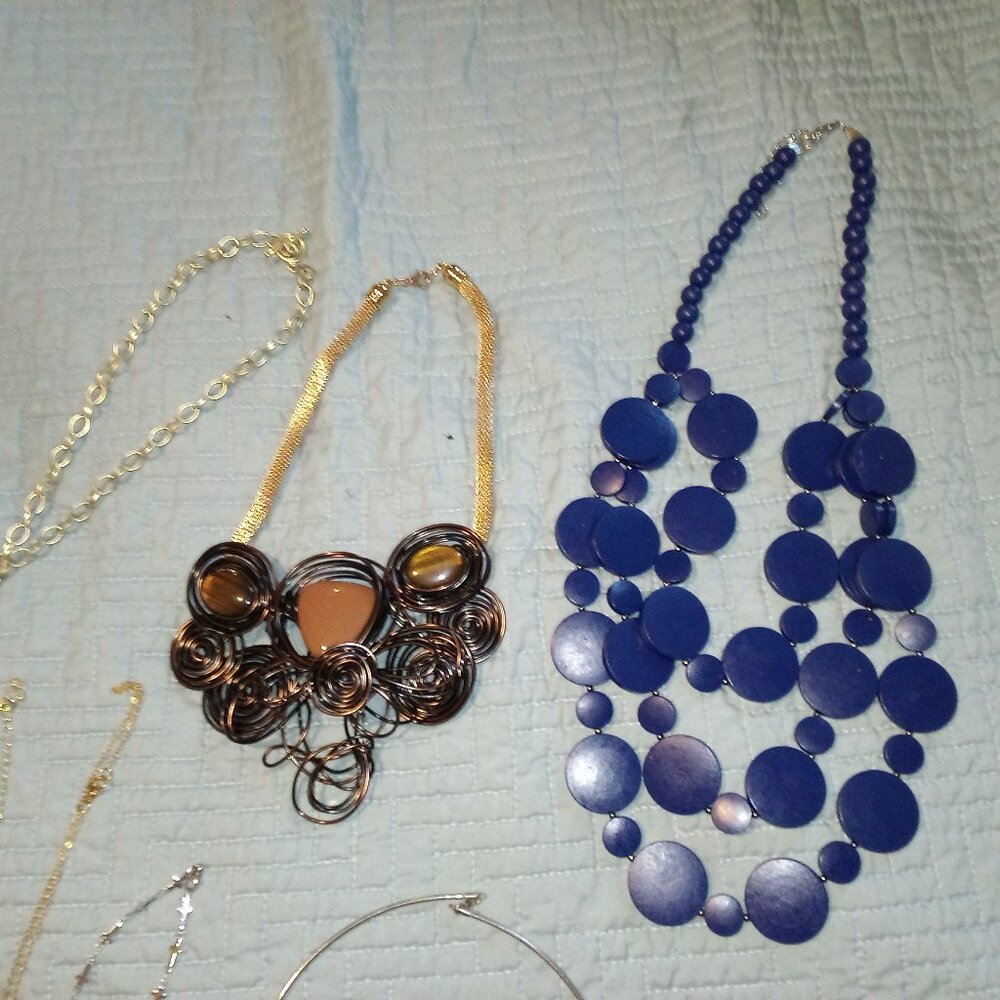 LOT  24 PCS NECKLACES & BRACELETS COSTUME & LABELED VGC-VENDORS L@@K